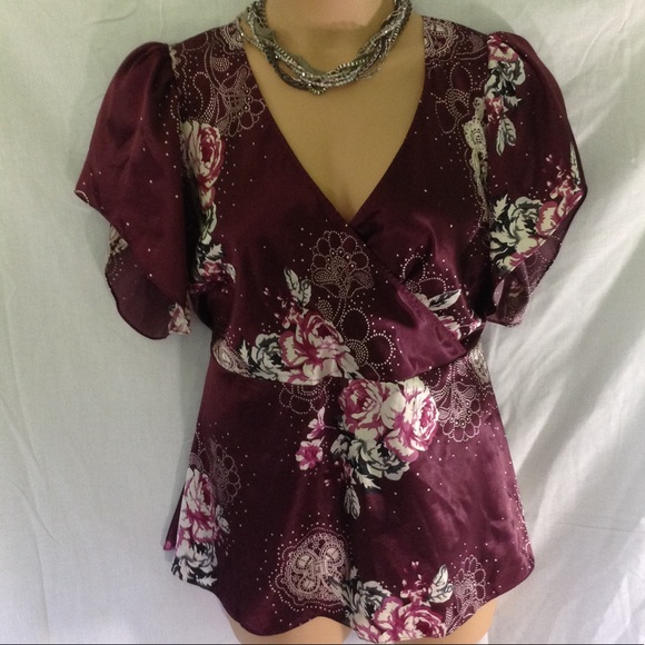 Daisy Fuentes Tops - ➕ PLUS 1X DAISY FUENTES Silky Floral Surplice Top